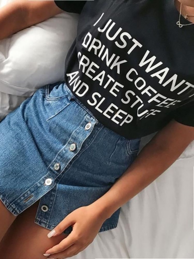 JUST WANT TO BLACK T- SHIRT