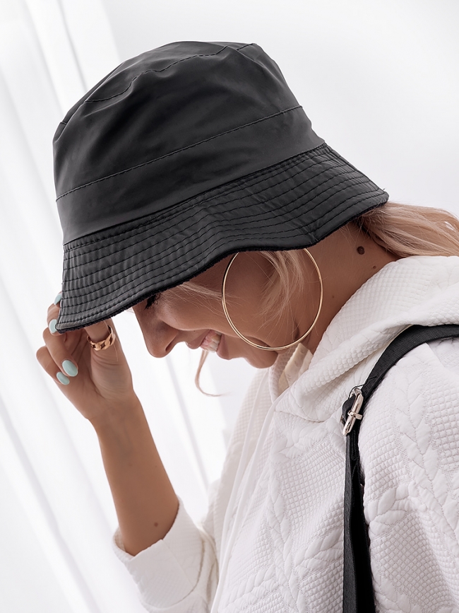 BLACK BUCKET HAT