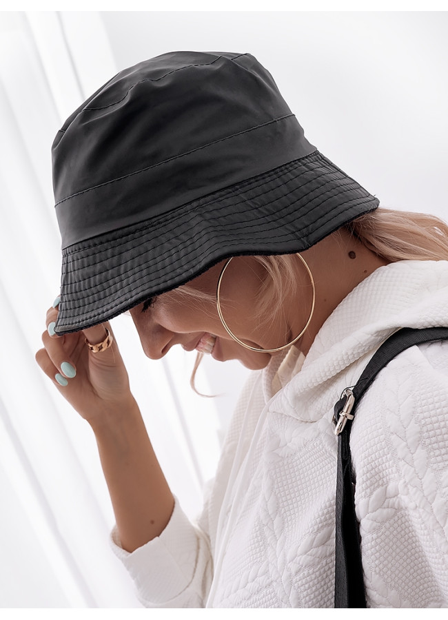 BLACK BUCKET HAT