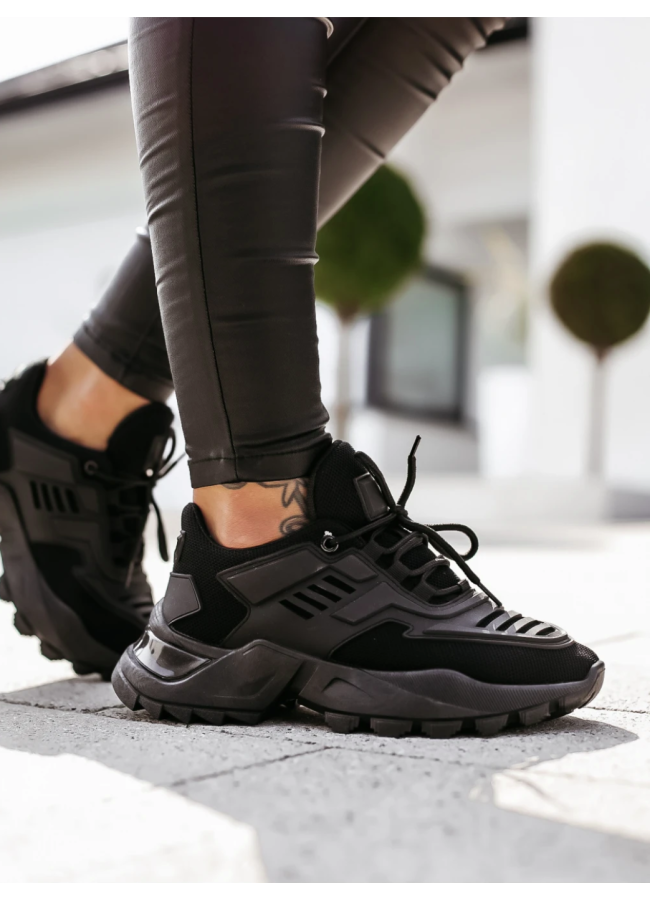 VALENCIA BLACK SNEAKERS