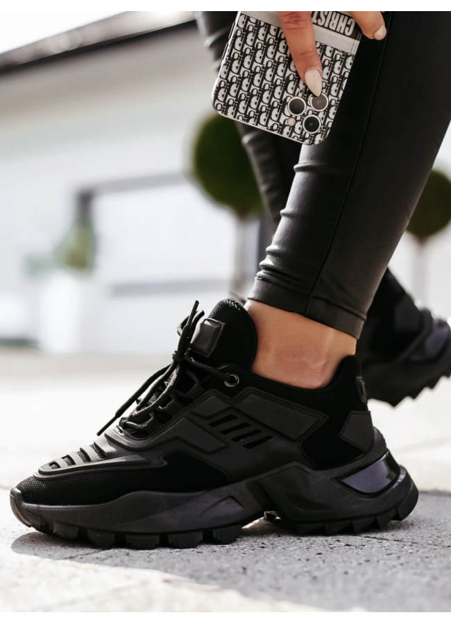 VALENCIA BLACK SNEAKERS