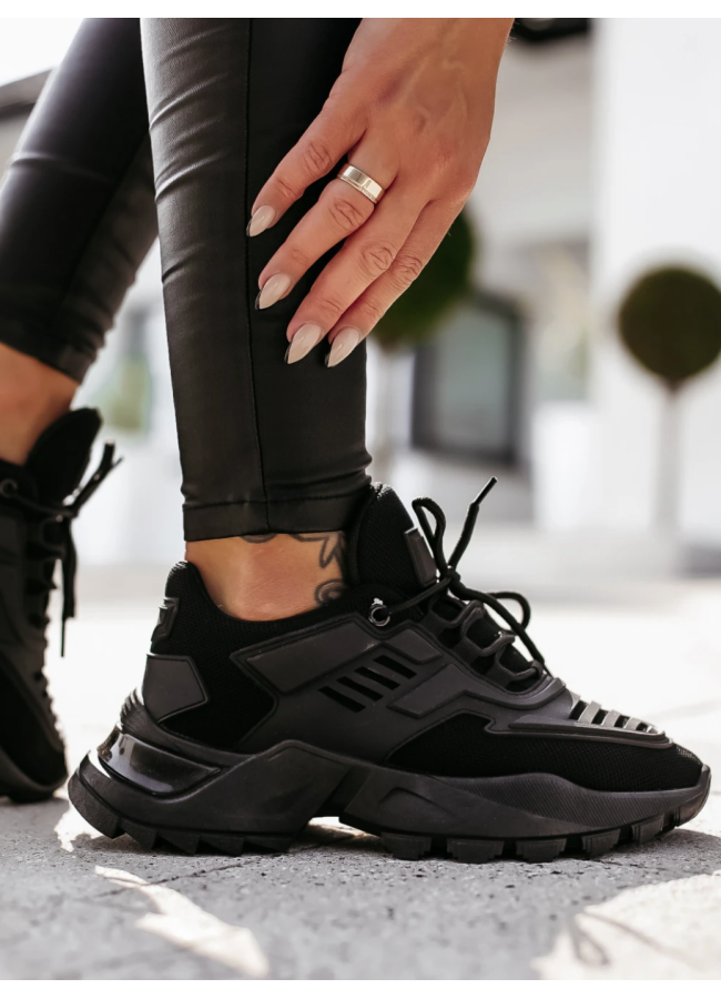 VALENCIA BLACK SNEAKERS