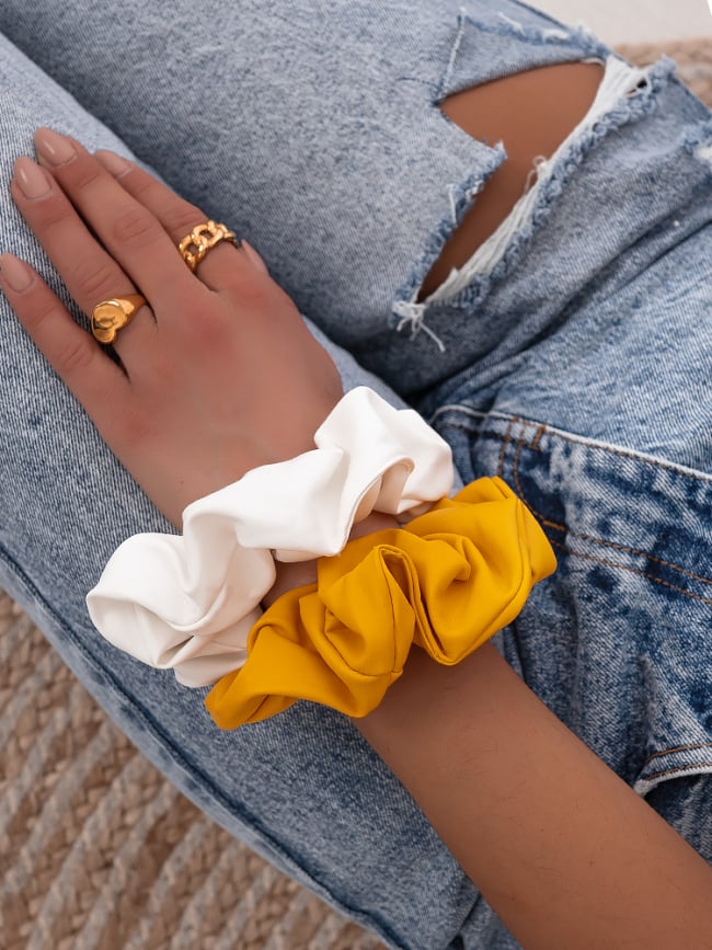 LEATHER SCRUNCHIES WH