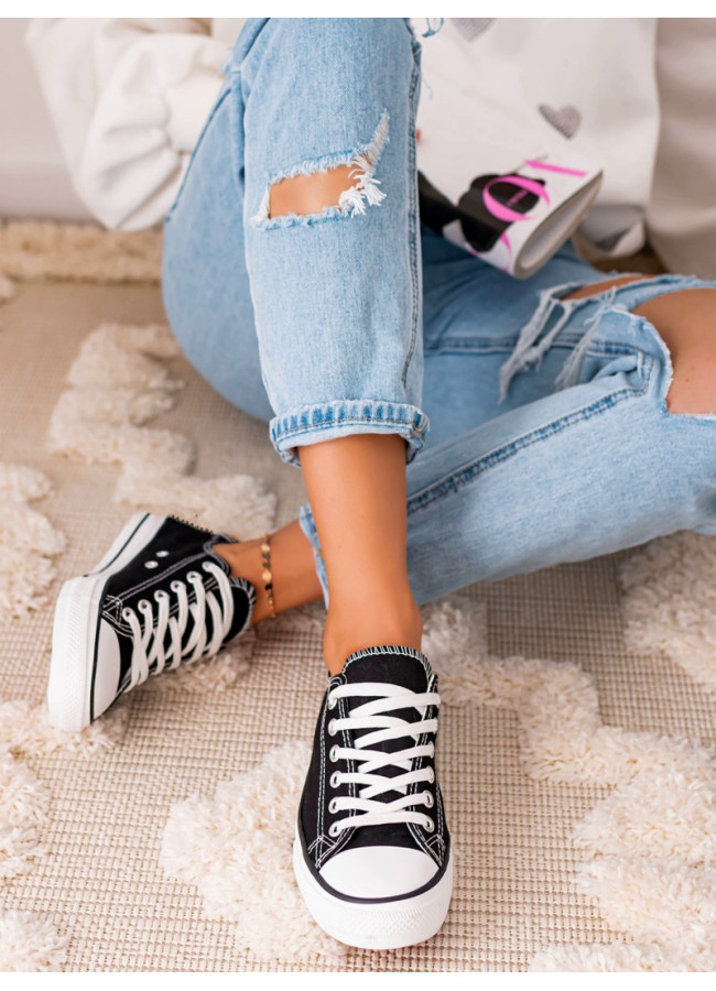 SUPER BLACK SNEAKERS