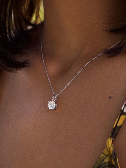 MINIMAL DIAMOND SILVER NECKLACE