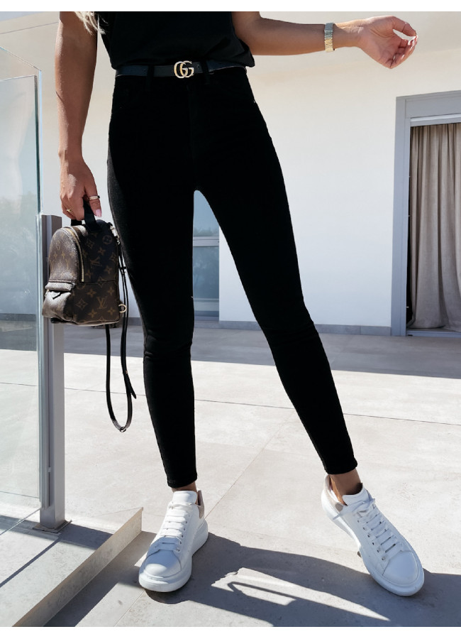 BLACK SKINNY JEANS