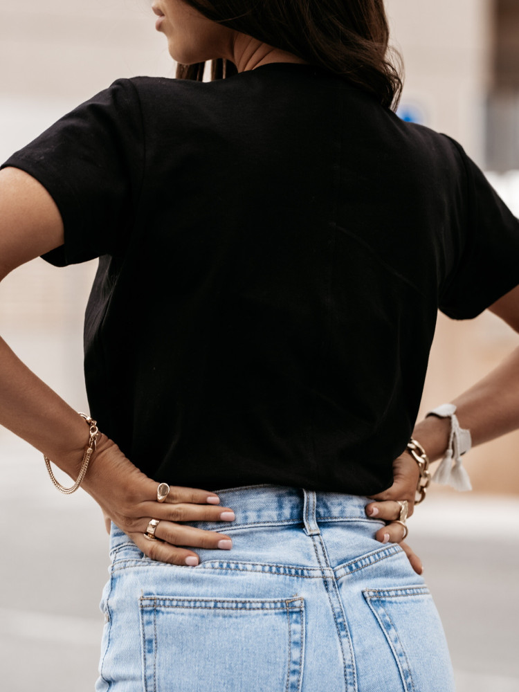 V BASIC BLACK T-SHIRT