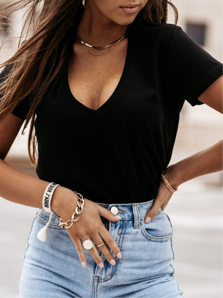 V BASIC BLACK T-SHIRT