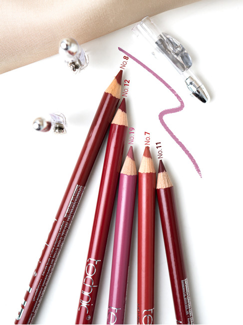 TECHNIC LIP LINER PENCIL & SHARPENER