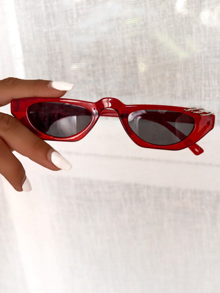 PIERCING RED SUNNIES
