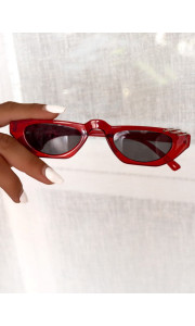 PIERCING RED SUNNIES