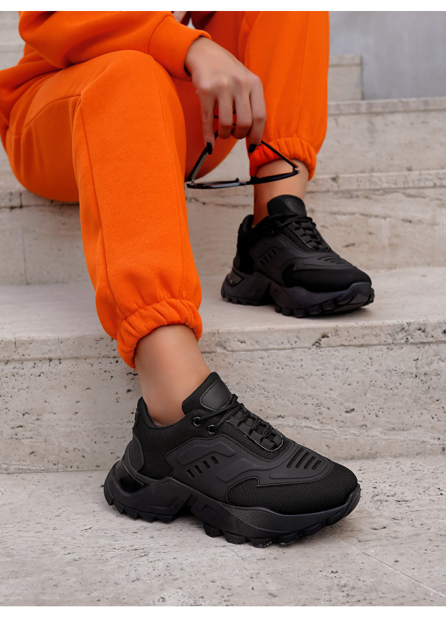 VALENCIA BLACK SNEAKERS