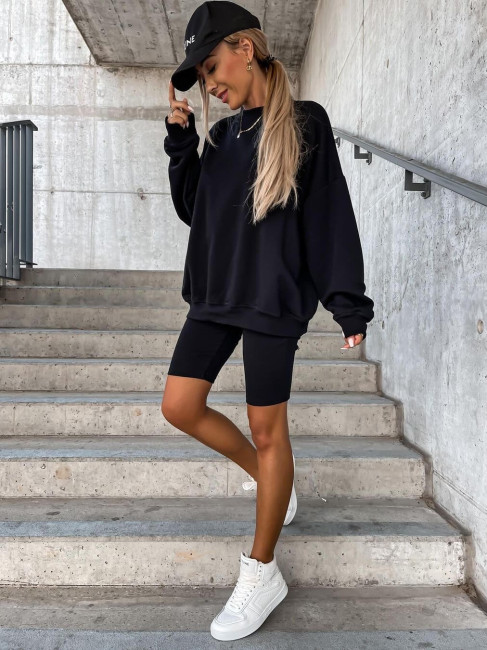 MY BLACK SWEATSHIRT