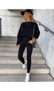 MY BLACK SWEATSHIRT