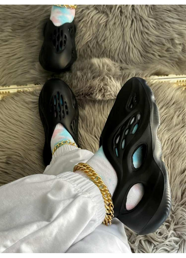 ELEVATE BLACK SNEAKERS