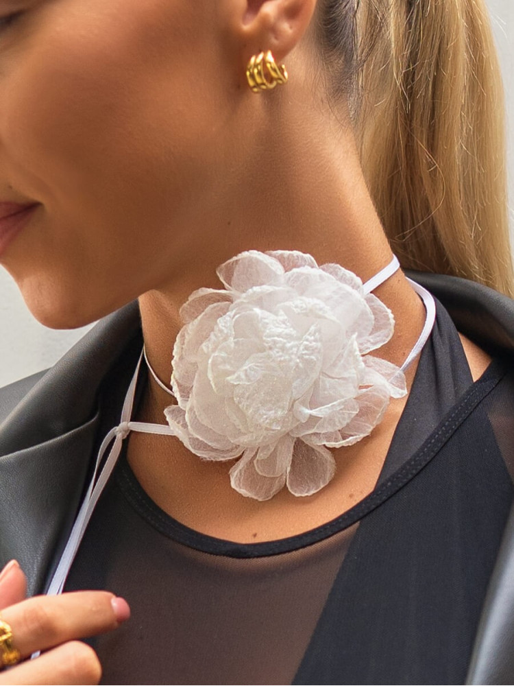 FLOWER WHITE CHOKER