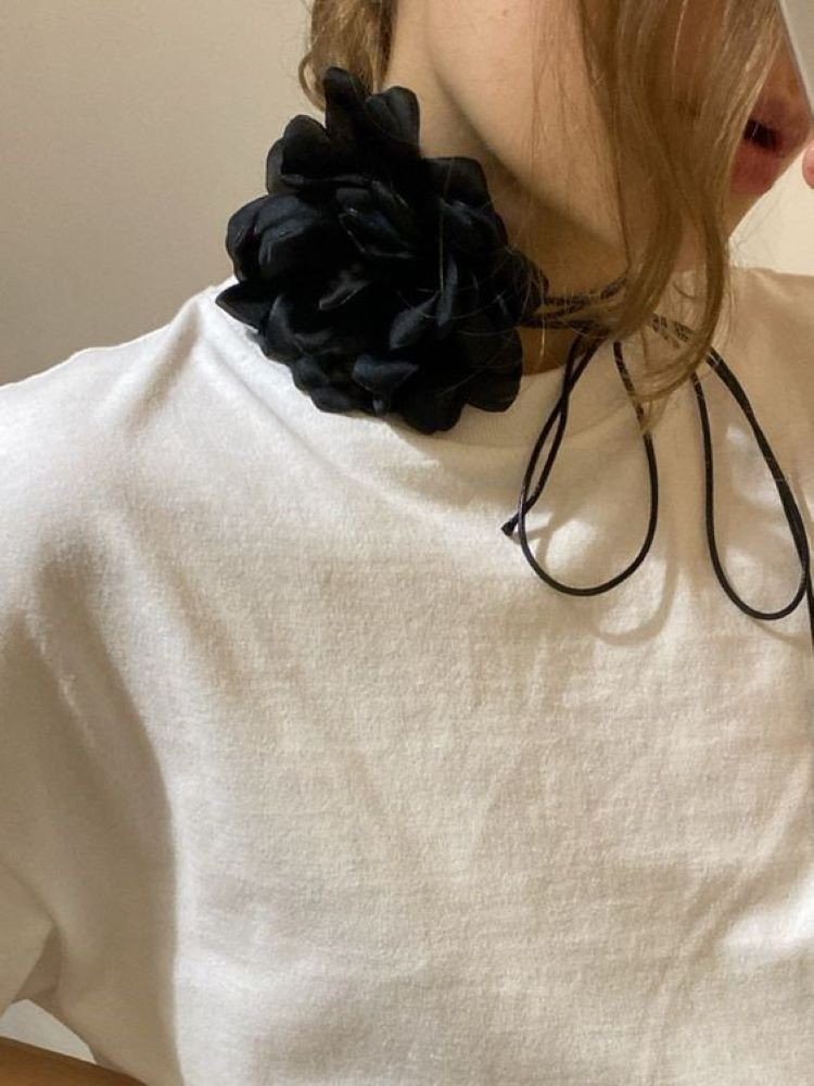 FLOWER BLACK CHOKER