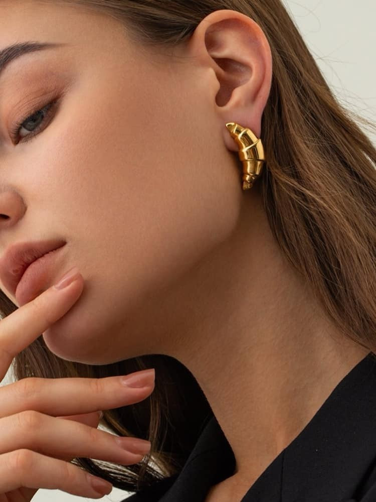 GOLD EARRINGS - CROISSANT