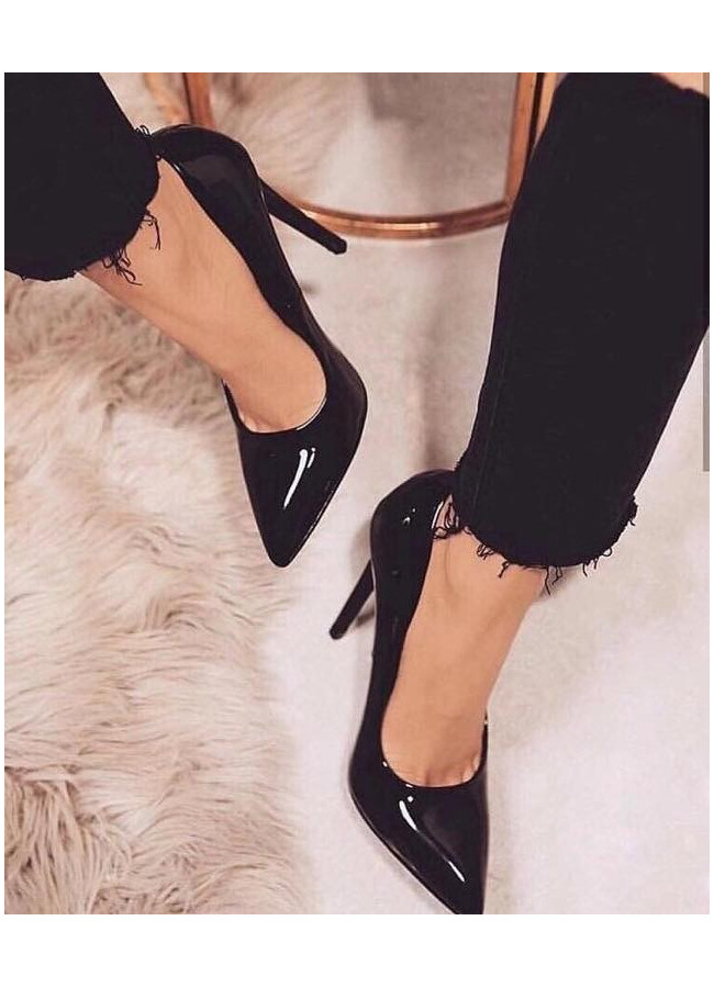 BLACK VERNIS PUMPS