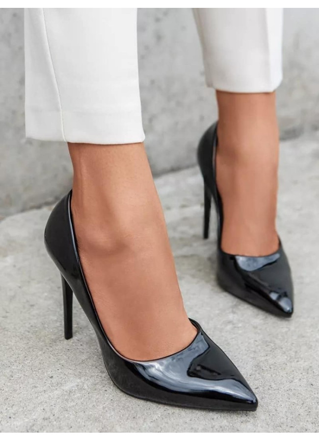 BLACK VERNIS PUMPS