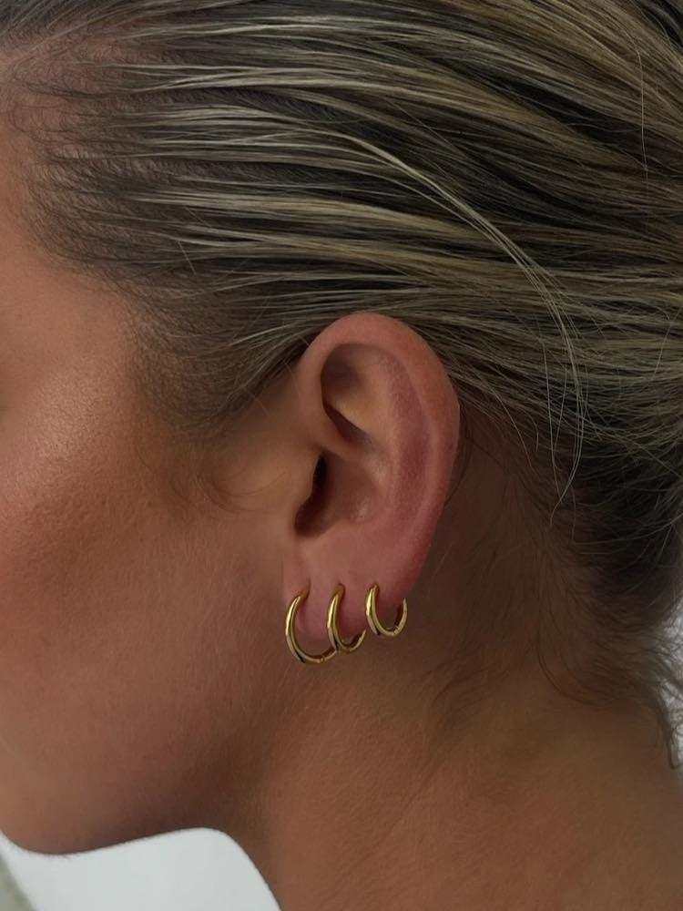 CALLIE GOLD HOOP EARRINGS